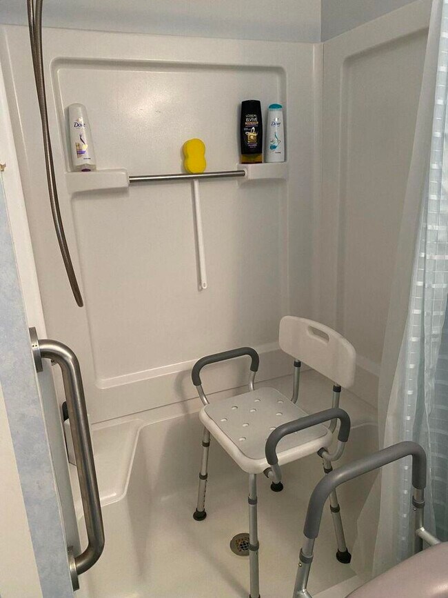 Building Photo - 17 Madrid Ln