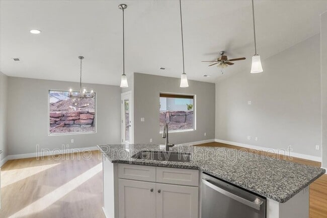 Building Photo - 2261 Tonaquint Dr
