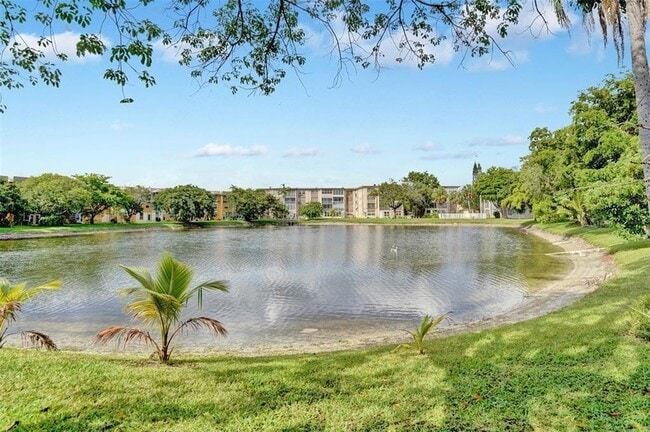 Building Photo - 5335 NW 10th Ct