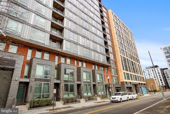 Building Photo - 1211 Van St SE