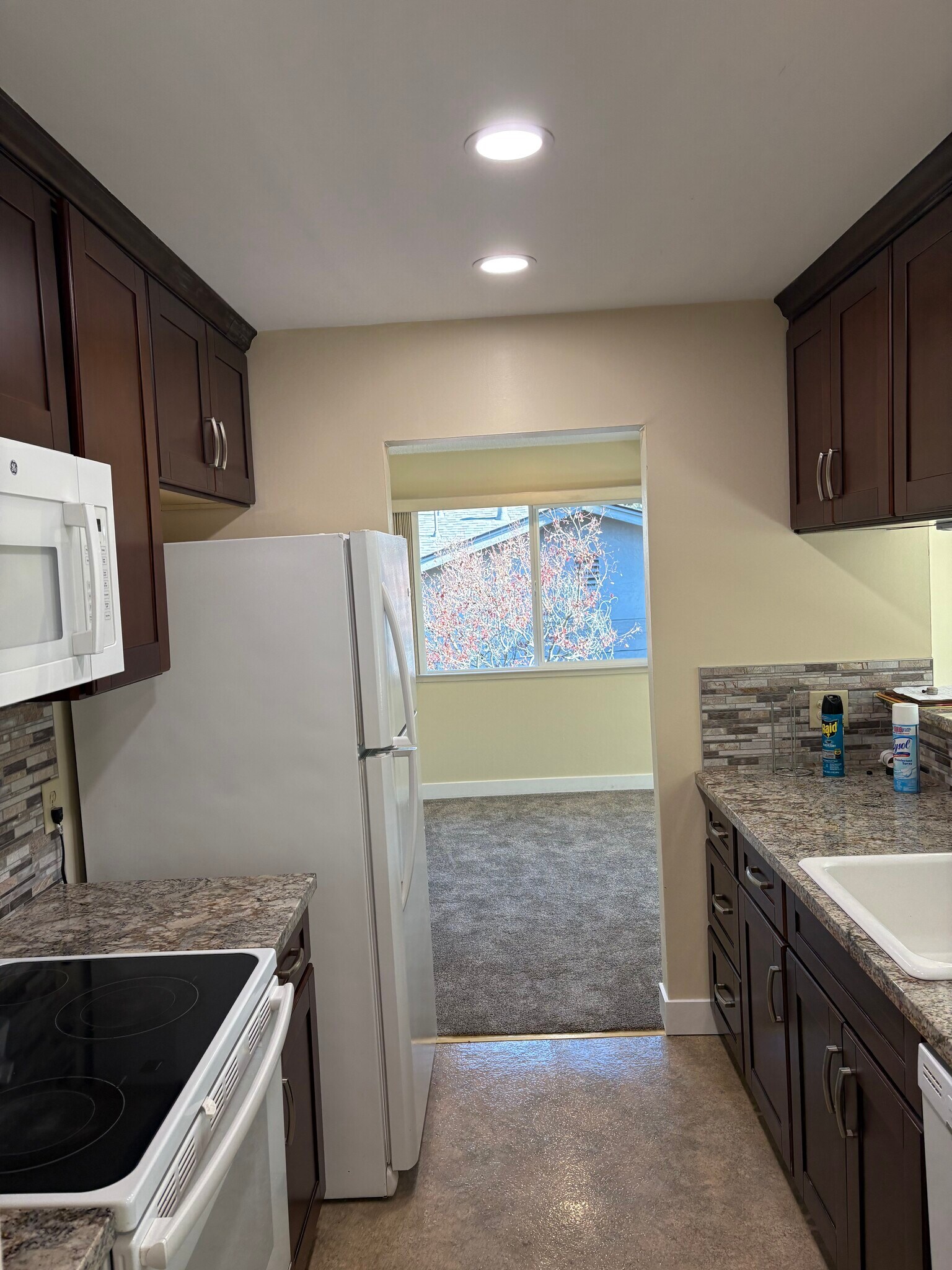 Building Photo - 22462 Salem Ave