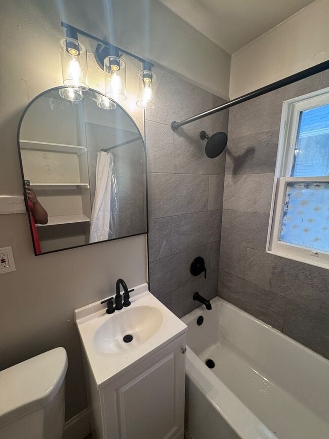 Building Photo - Recently Remodeled 2-Bedroom Home Near Bra...
