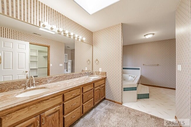 Building Photo - Sunnybrook