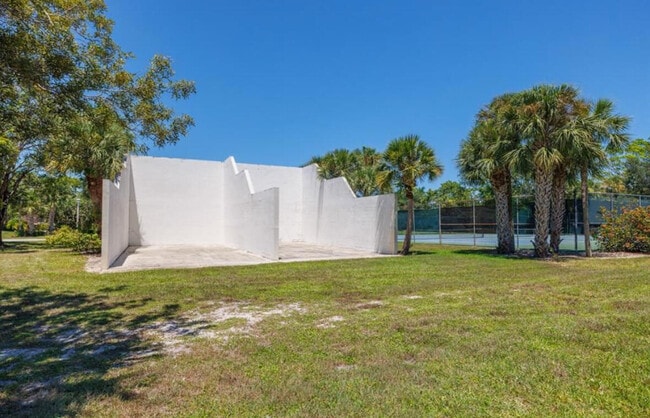Building Photo - 6111 SE Riverboat Dr