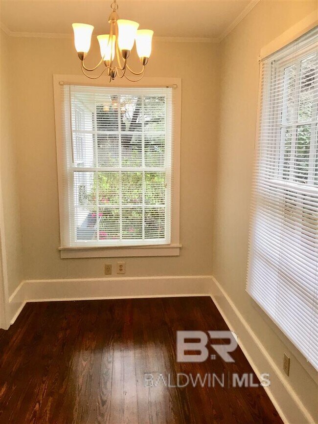 Building Photo - 416 S Section St