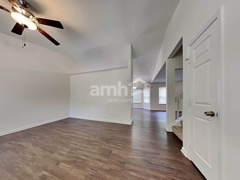Building Photo - 4645 Bluejay Ct