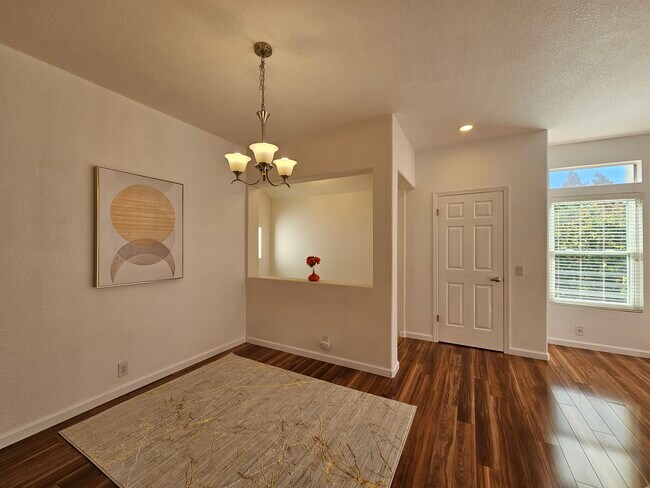 Building Photo - 440 Navaro Pl