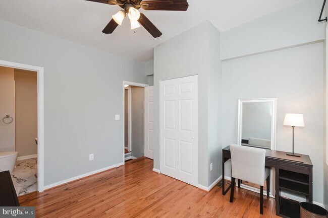 Building Photo - 917 Baylis St