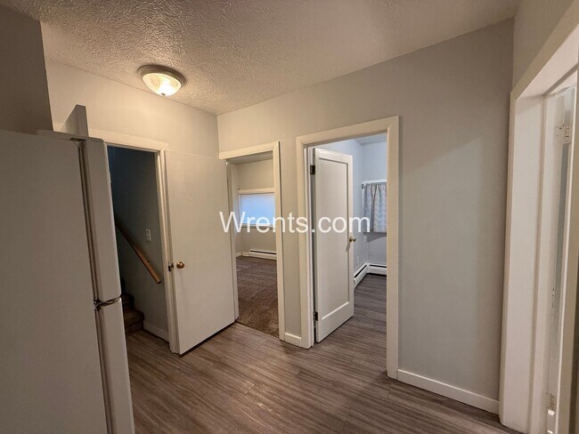 Building Photo - Full of Historic Charm & Character - Perry District  3 Bed/1 Bath Home