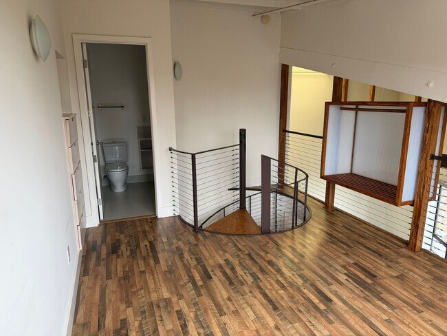 Building Photo - Contemporary, Large 1br/1ba Apt. Near Ashby BART