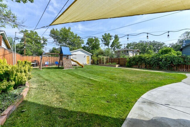 Building Photo - 303 E Chester St