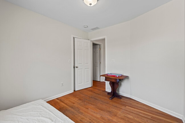 Building Photo - 802 Evergreen Ave