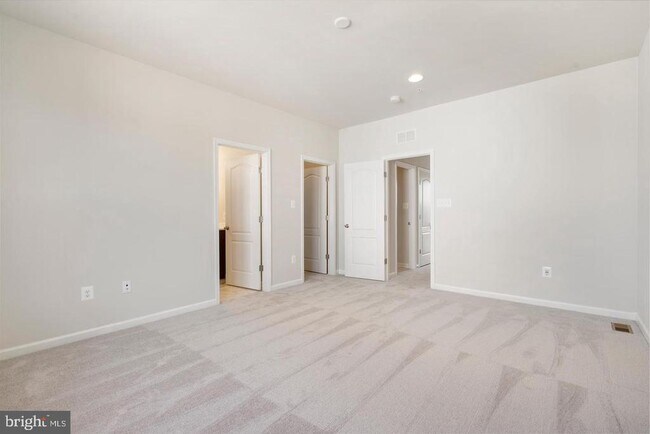 Building Photo - 5911 Garden Walk Dr