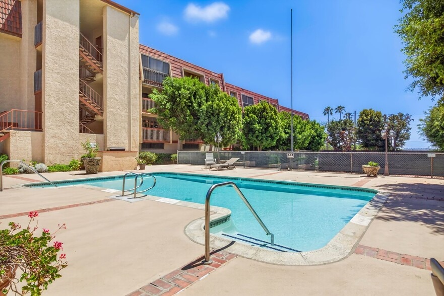 Building Photo - 2001 E 21st St