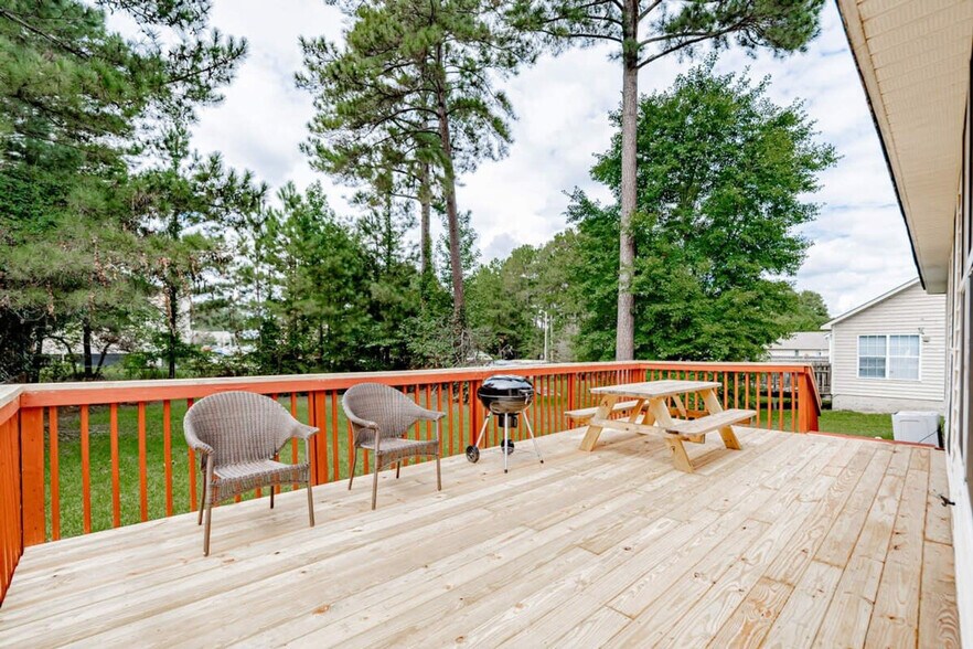 Building Photo - 1219 Lykes Ln