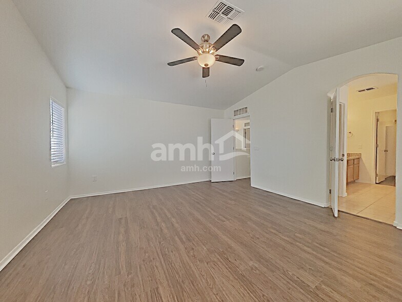 Building Photo - 11062 W Willow Field Dr