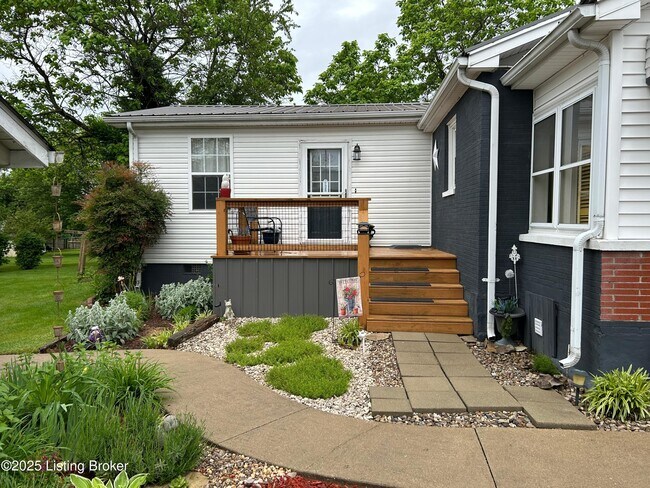 Building Photo - 1445 Campbellsville Rd