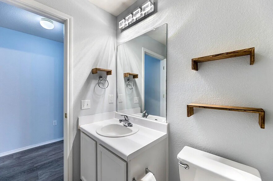 bathroom 2 - 8719 Davis Oaks Trl