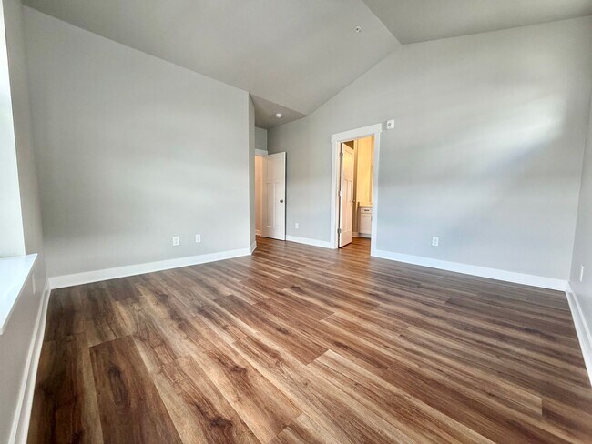 Building Photo - 936 W Big Ben Ln