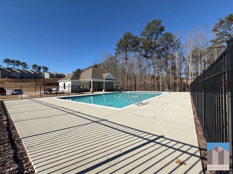 Building Photo - 7565 Knoll Hollow Rd