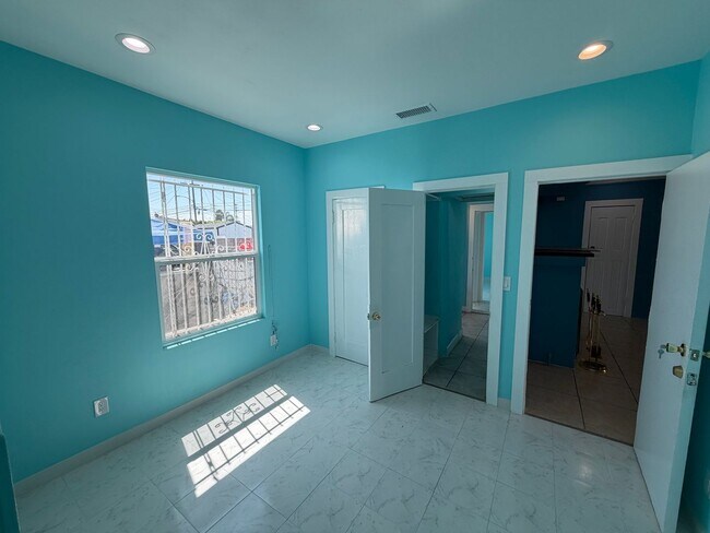 Building Photo - 1124 Nadeau St