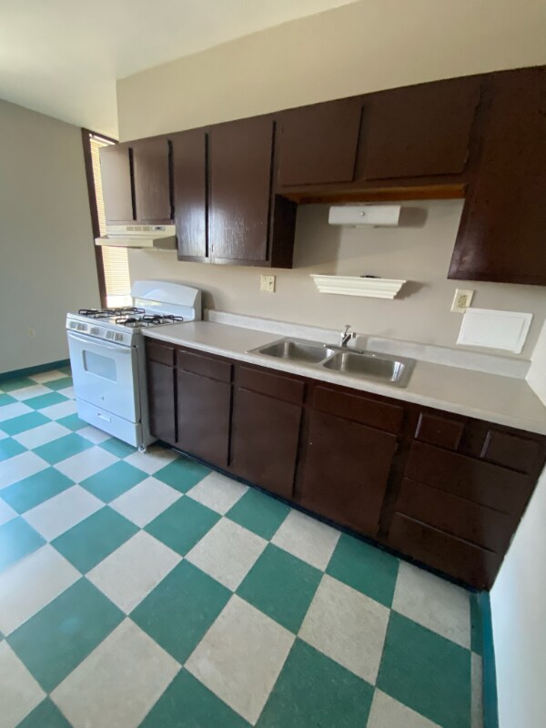 Building Photo - 2454 River Rd