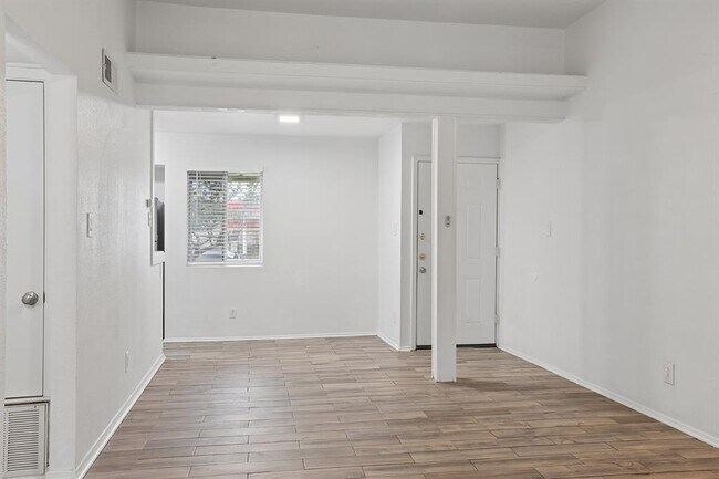Building Photo - 6803 Woodhue Dr