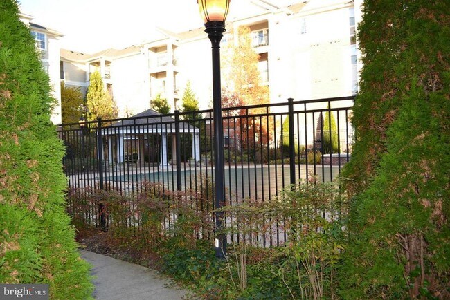 Building Photo - 12937 Centre Park Cir