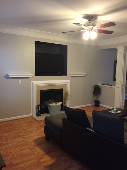 Building Photo - 4101 Woodbury Terrace NW