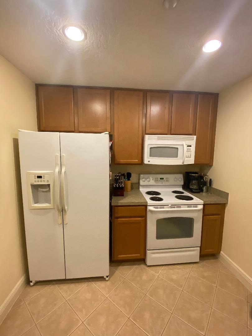 Kitchen - 2892 Lincroft Ave