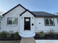 Building Photo - 1019 E Waco Ave