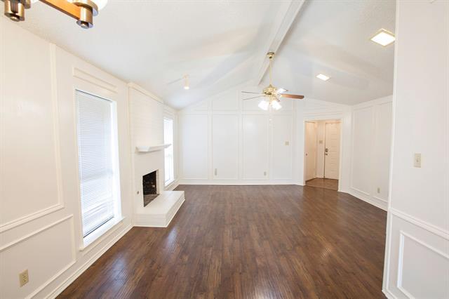 Building Photo - 2025 Lorient Dr