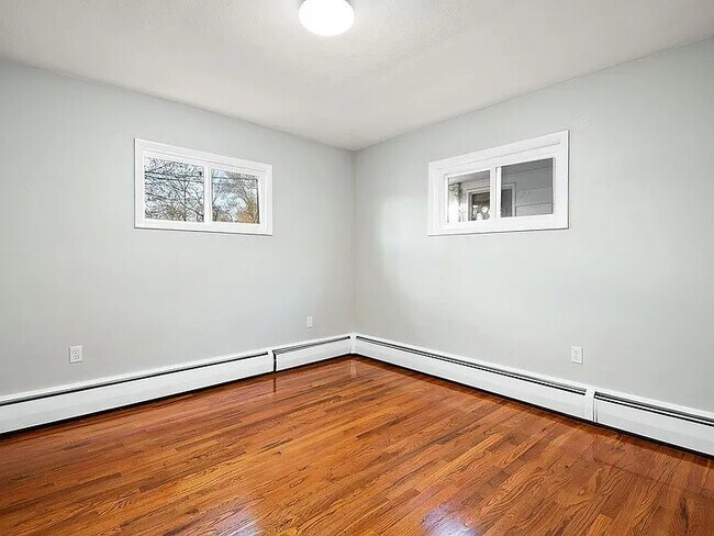 Building Photo - 111 W Pettebone St