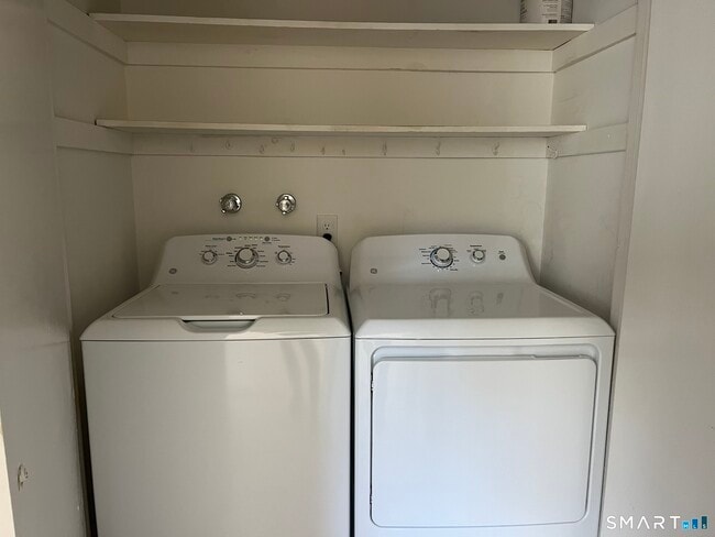 Building Photo - 725 Heritage Vlg