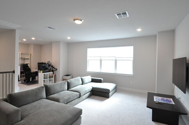 Building Photo - Gorgeous Home with Green Belt view!