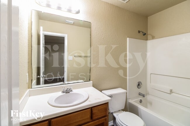 Building Photo - 1661 Nichole Woods Dr