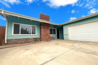 Building Photo - 4719 La Presa Ave