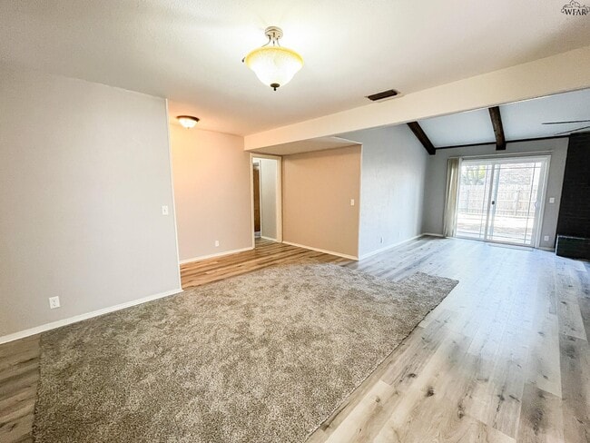 Building Photo - 5533 Briargrove Dr