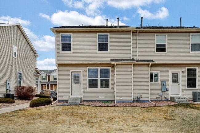 Building Photo - Spacious 3-Bed End-Unit Townhome with Mountain Views Near Ft. Carson