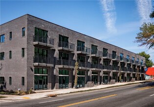 Building Photo - 1160 Gracewood Ave SE