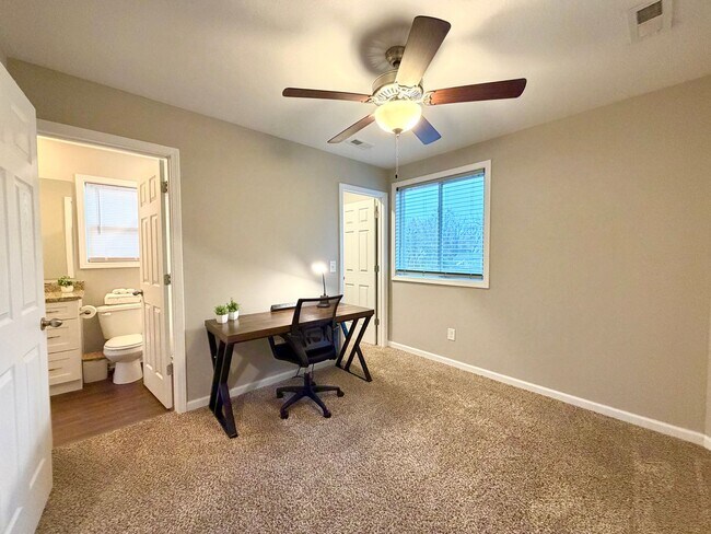 Building Photo - 925 Woody Hills Dr - Furnished Rental