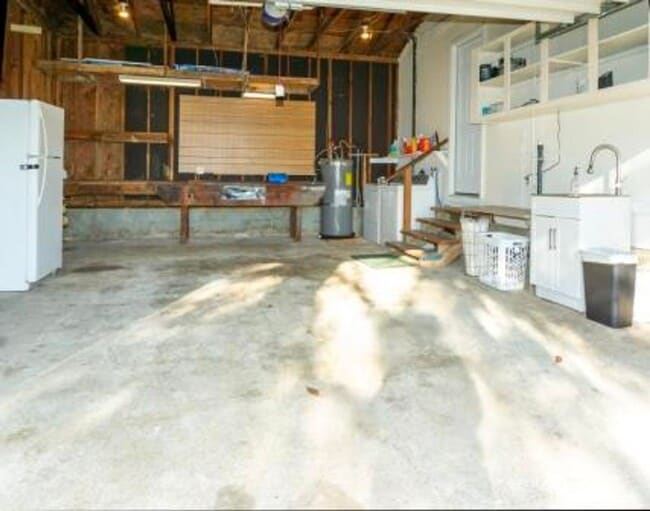 Building Photo - 3 bedroom, 2 bath with double car attached garage, newly remodeled.