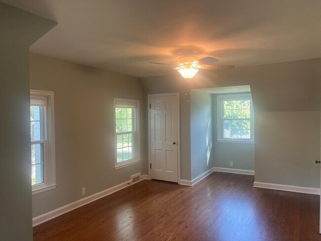 Building Photo - 645 Hi View Ct