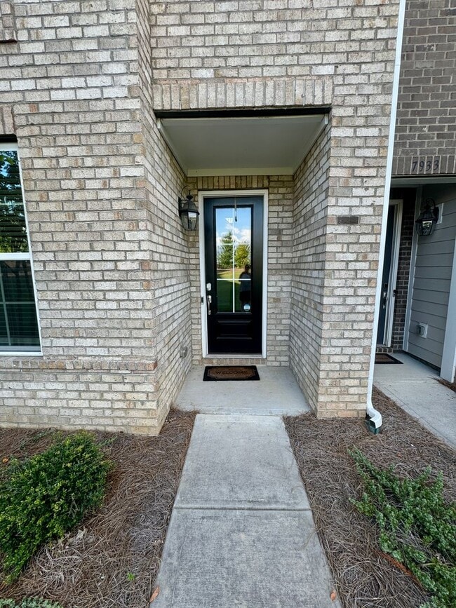 Building Photo - Beautiful 3BR/3.5BA Townhome in Rea Farms