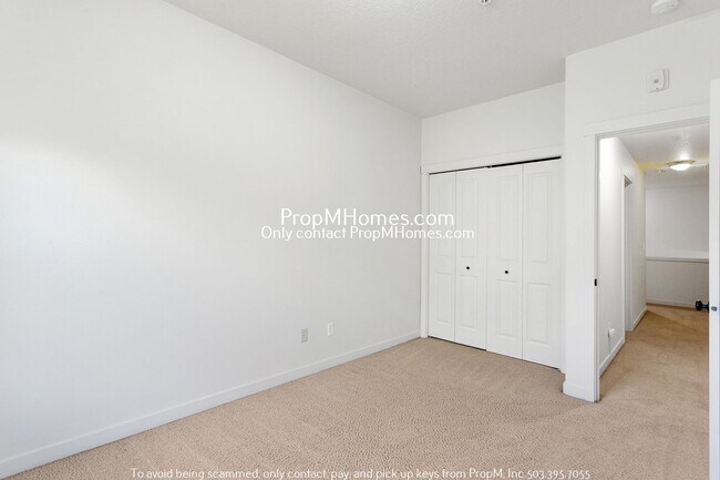 Building Photo - 610 NE Garswood Ln