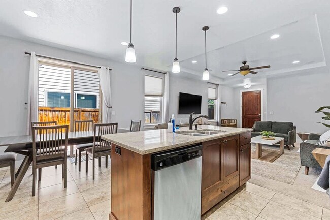 Building Photo - 2965 N LeBlanc Way