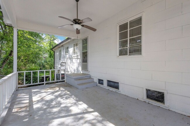 Building Photo - Charming 1BR Duplex in Jackson