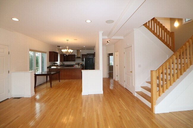 Building Photo - 141 Grovers Ave