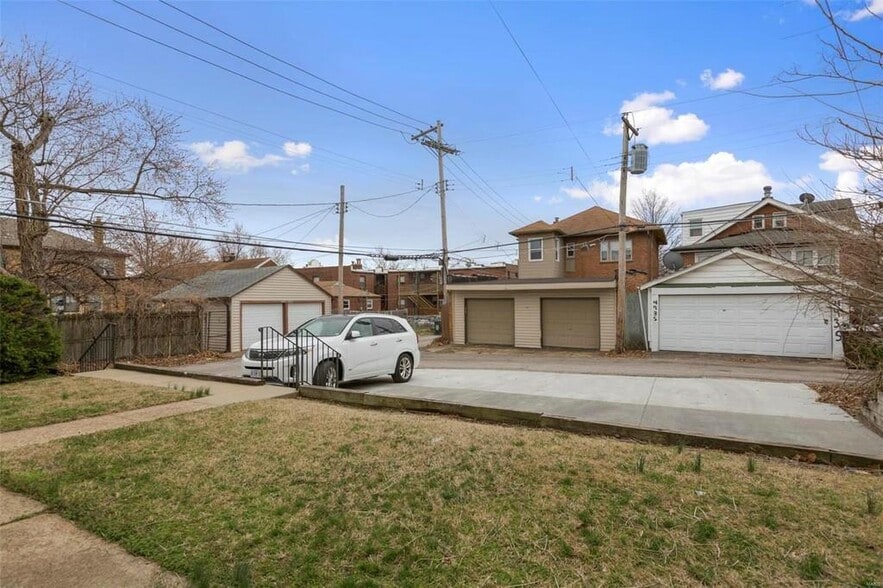 Backyard/Parking Pad - 4930 Potomac St