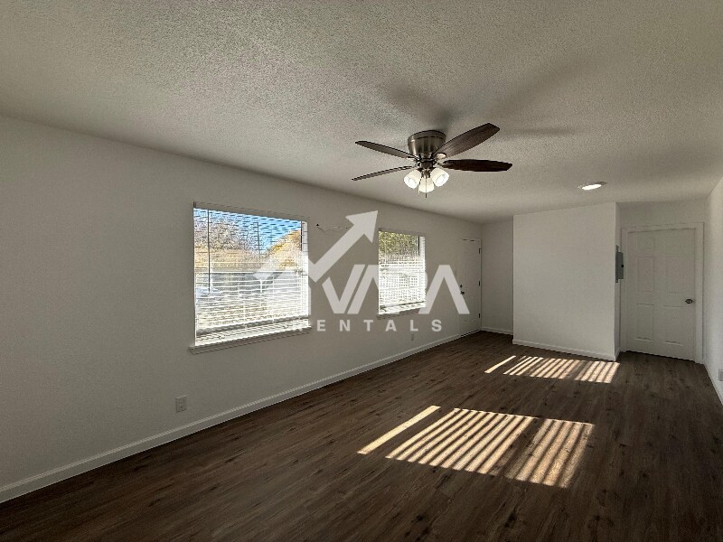 Building Photo - 1994 Springvale Dr